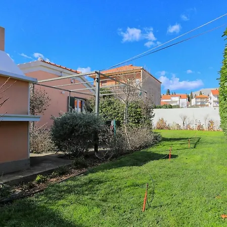 Family Friendly House With A Parking Space - 19247 Holiday home