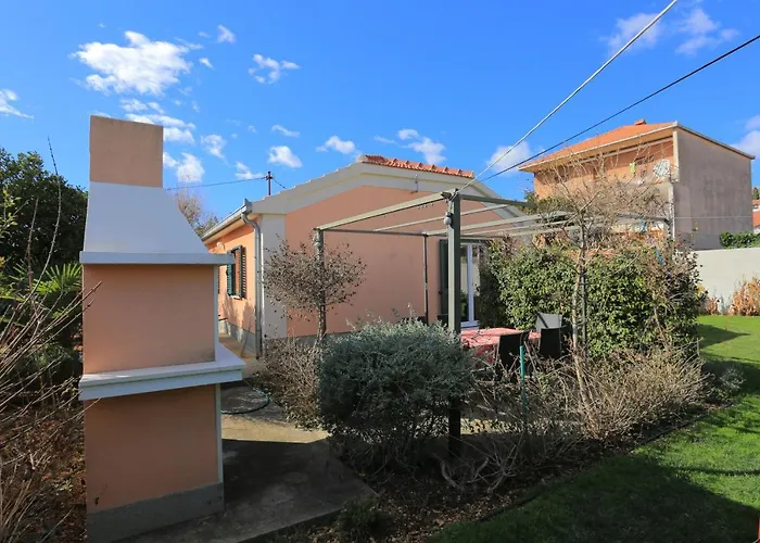 Family Friendly House With A Parking Space - 19247 Traù