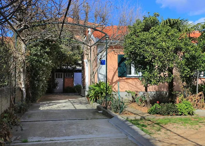 Semesterbostad Family Friendly House With A Parking Space - 19247