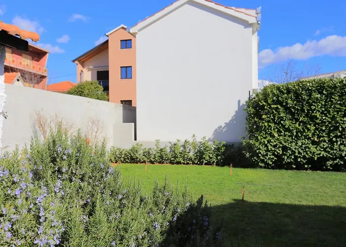 Casa vacanze Family Friendly House With A Parking Space - 19247 *