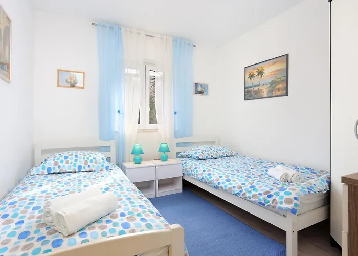 Family Friendly House With A Parking Space - 19247 Trogir