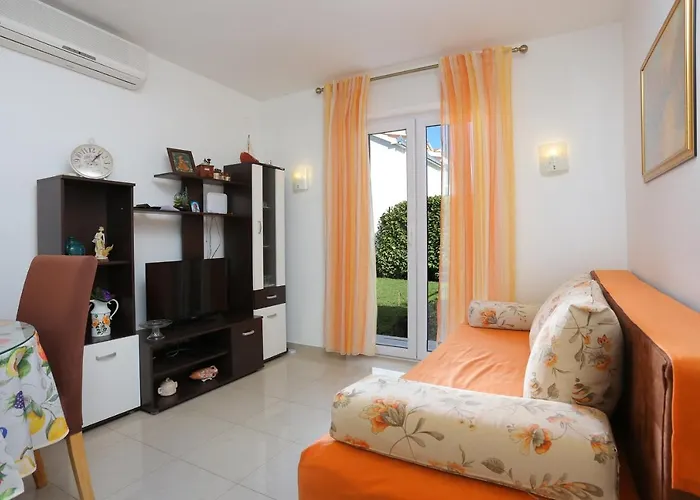 Family Friendly House With A Parking Space - 19247 * Trogir