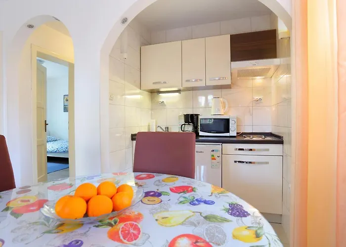 Family Friendly House With A Parking Space - 19247 *