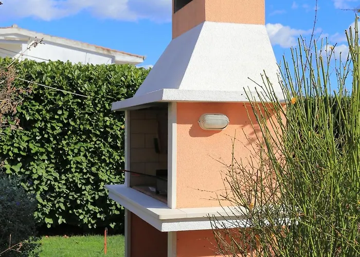 Casa vacanze Family Friendly House With A Parking Space - 19247 *