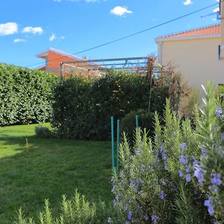 Dom wakacyjny Family Friendly House With A Parking Space - 19247 Trogir