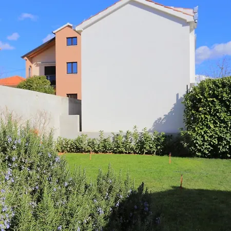 Dom wakacyjny Family Friendly House With A Parking Space - 19247 *