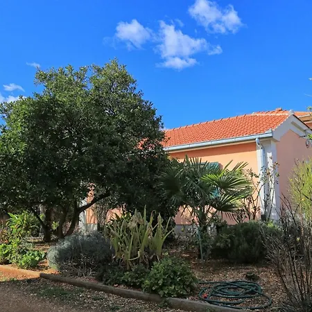 Family Friendly House With A Parking Space - 19247 Trogir