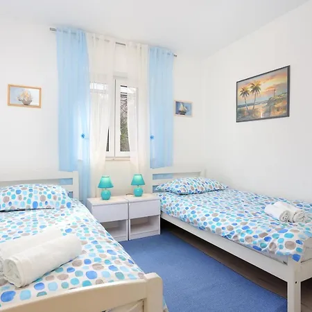 Family Friendly House With A Parking Space - 19247 Trogir