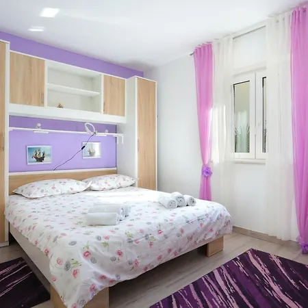 Family Friendly House With A Parking Space - 19247 Trogir