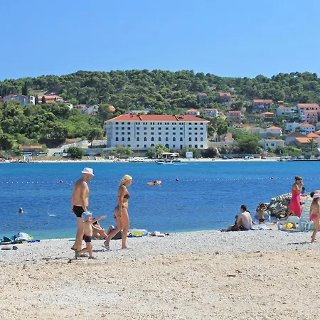 Dom wakacyjny Family Friendly House With A Parking Space - 19247 Trogir