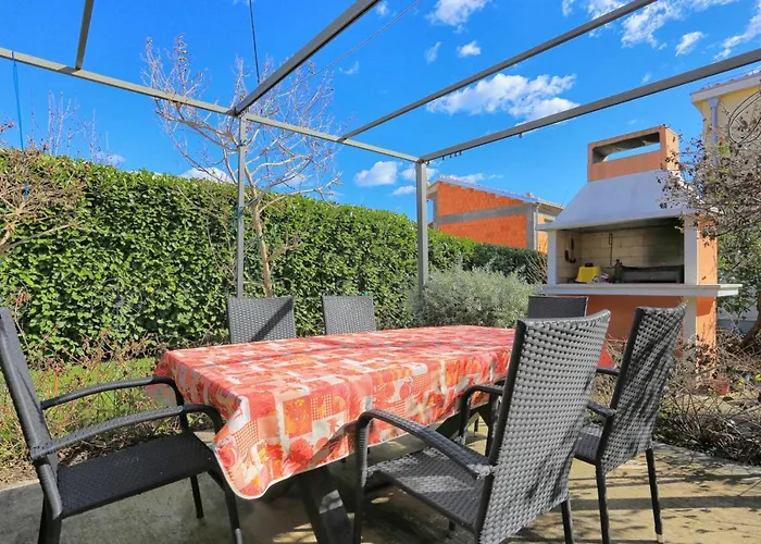 Family Friendly House With A Parking Space - 19247 Dom wakacyjny Trogir